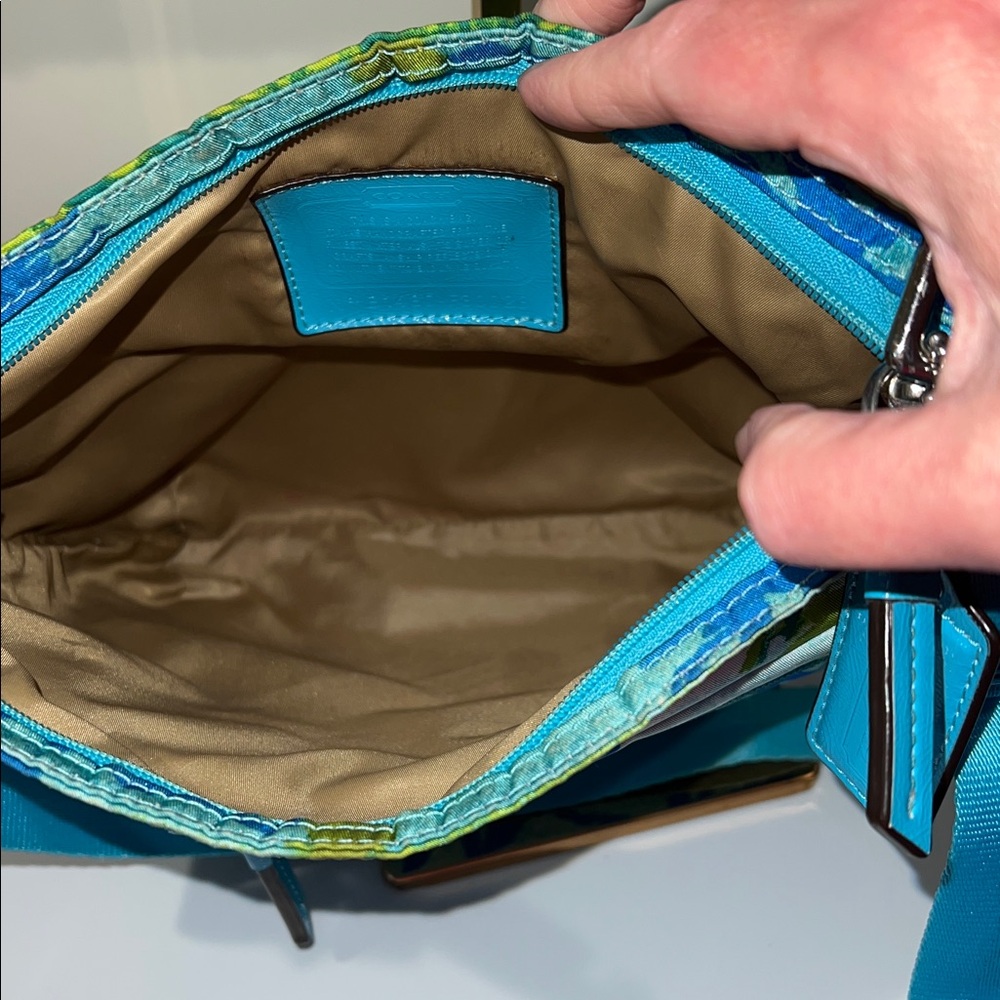 Coach Crossbody Bag with Sailboat Island Design EUC - Picture 8 of 15